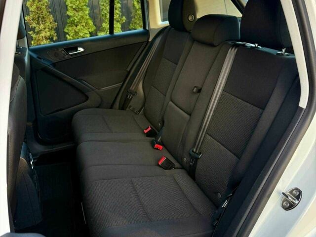 Білий Фольксваген Тігуан, об'ємом двигуна 2 л та пробігом 137 тис. км за 13800 $, фото 16 на Automoto.ua