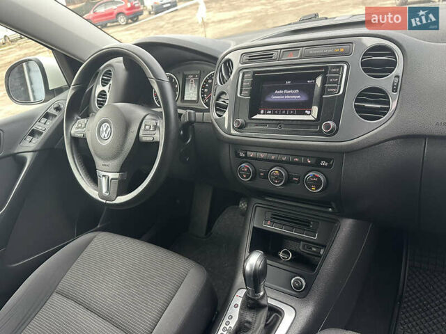Білий Фольксваген Тігуан, об'ємом двигуна 2 л та пробігом 191 тис. км за 13500 $, фото 30 на Automoto.ua