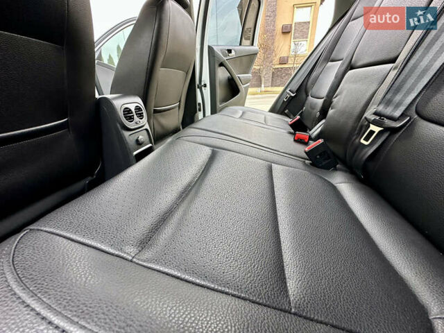 Белый Фольксваген Тигуан, объемом двигателя 2 л и пробегом 228 тыс. км за 12999 $, фото 34 на Automoto.ua