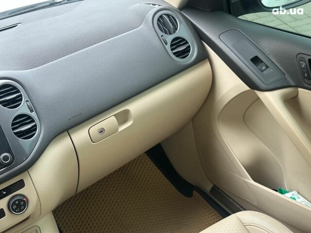 Білий Фольксваген Тігуан, об'ємом двигуна 2 л та пробігом 156 тис. км за 14990 $, фото 19 на Automoto.ua