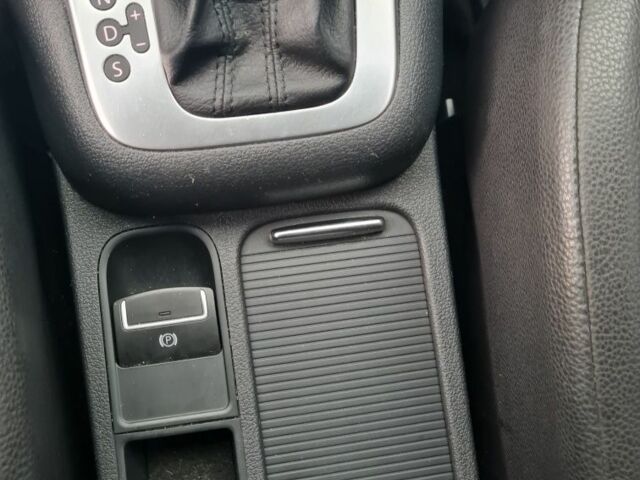 Білий Фольксваген Тігуан, об'ємом двигуна 2 л та пробігом 128 тис. км за 13800 $, фото 2 на Automoto.ua