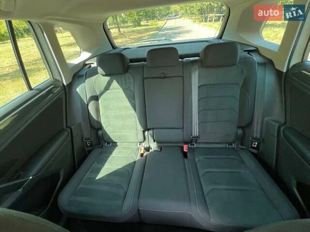 Білий Фольксваген Тігуан, об'ємом двигуна 2 л та пробігом 270 тис. км за 23000 $, фото 30 на Automoto.ua