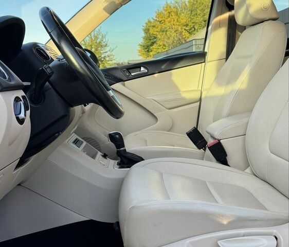 Белый Фольксваген Тигуан, объемом двигателя 2 л и пробегом 132 тыс. км за 13900 $, фото 15 на Automoto.ua