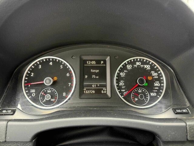 Белый Фольксваген Тигуан, объемом двигателя 2 л и пробегом 210 тыс. км за 9000 $, фото 7 на Automoto.ua