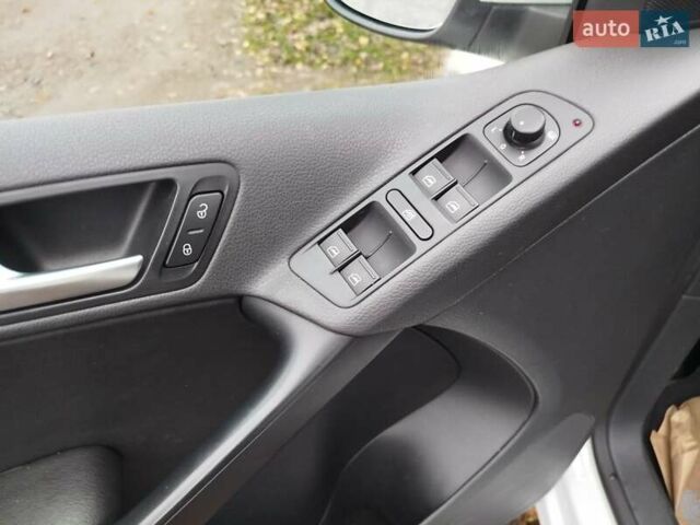 Белый Фольксваген Тигуан, объемом двигателя 2 л и пробегом 195 тыс. км за 13500 $, фото 18 на Automoto.ua