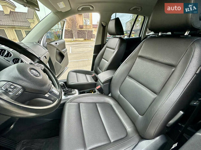 Белый Фольксваген Тигуан, объемом двигателя 2 л и пробегом 228 тыс. км за 12999 $, фото 26 на Automoto.ua