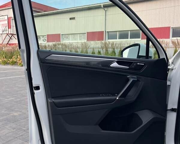 Білий Фольксваген Тігуан, об'ємом двигуна 2 л та пробігом 248 тис. км за 21500 $, фото 32 на Automoto.ua