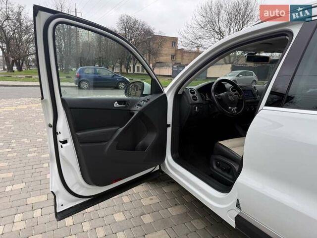 Білий Фольксваген Тігуан, об'ємом двигуна 1.98 л та пробігом 150 тис. км за 13900 $, фото 27 на Automoto.ua