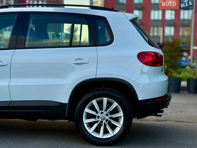 Білий Фольксваген Тігуан, об'ємом двигуна 2 л та пробігом 137 тис. км за 13800 $, фото 7 на Automoto.ua