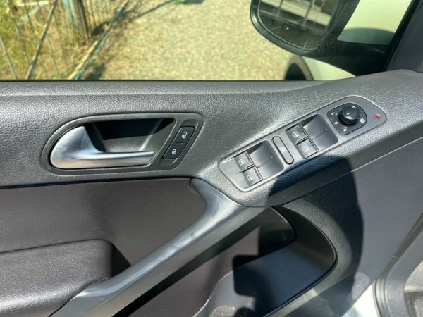 Белый Фольксваген Тигуан, объемом двигателя 2 л и пробегом 200 тыс. км за 14000 $, фото 12 на Automoto.ua