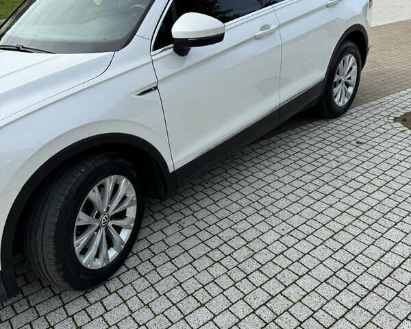 Білий Фольксваген Тігуан, об'ємом двигуна 1.98 л та пробігом 125 тис. км за 21300 $, фото 5 на Automoto.ua