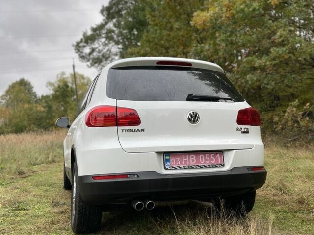 Білий Фольксваген Тігуан, об'ємом двигуна 2 л та пробігом 140 тис. км за 12200 $, фото 1 на Automoto.ua