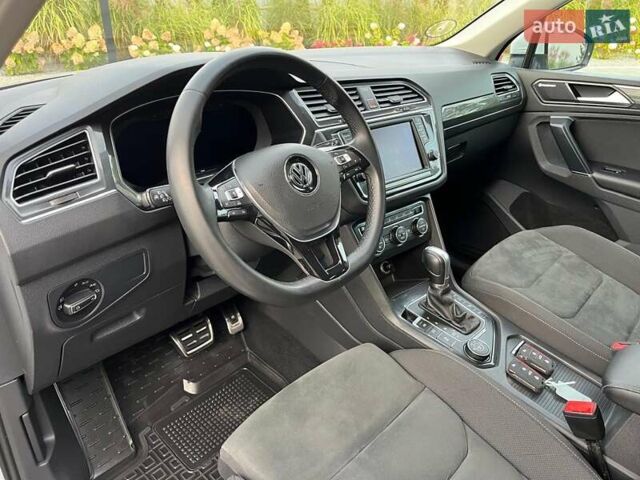 Білий Фольксваген Тігуан, об'ємом двигуна 2 л та пробігом 248 тис. км за 21500 $, фото 47 на Automoto.ua