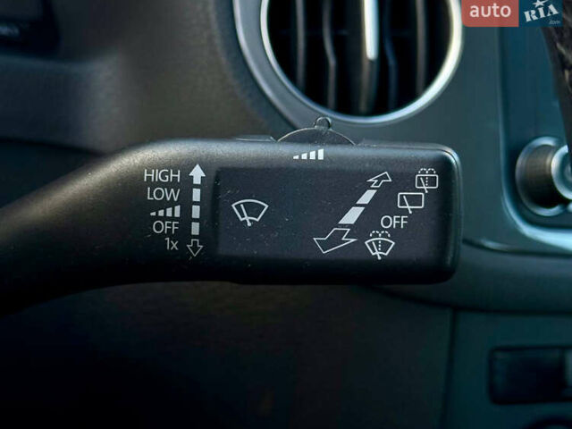 Білий Фольксваген Тігуан, об'ємом двигуна 2 л та пробігом 137 тис. км за 13800 $, фото 24 на Automoto.ua