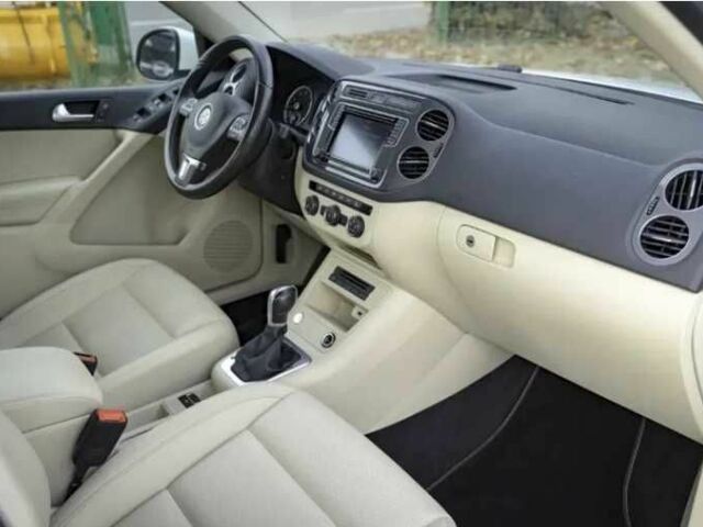 Білий Фольксваген Тігуан, об'ємом двигуна 2 л та пробігом 117 тис. км за 8700 $, фото 12 на Automoto.ua