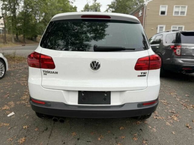 Білий Фольксваген Тігуан, об'ємом двигуна 2 л та пробігом 75 тис. км за 16800 $, фото 4 на Automoto.ua