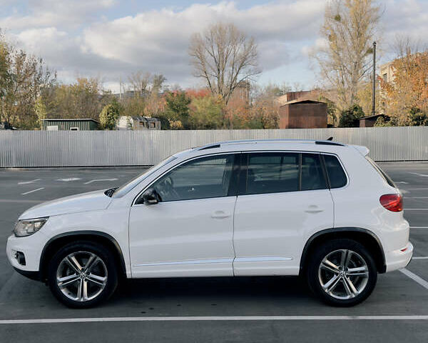 Білий Фольксваген Тігуан, об'ємом двигуна 2 л та пробігом 68 тис. км за 16500 $, фото 4 на Automoto.ua