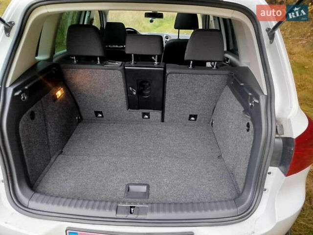 Білий Фольксваген Тігуан, об'ємом двигуна 2 л та пробігом 140 тис. км за 12300 $, фото 10 на Automoto.ua