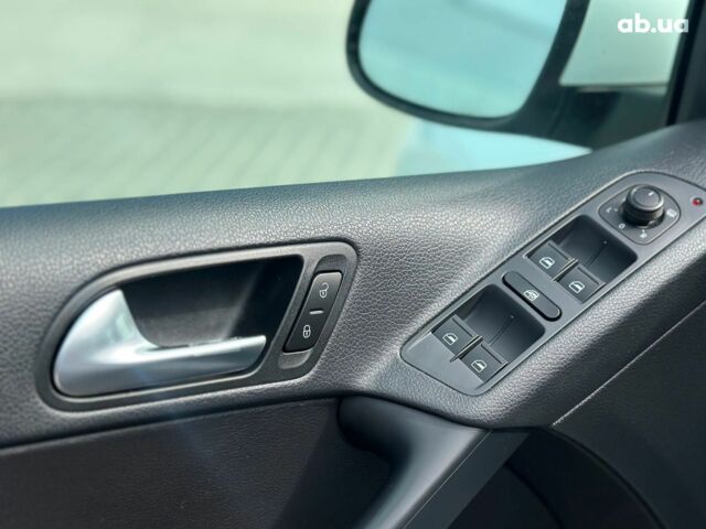 Белый Фольксваген Тигуан, объемом двигателя 2 л и пробегом 152 тыс. км за 15290 $, фото 14 на Automoto.ua