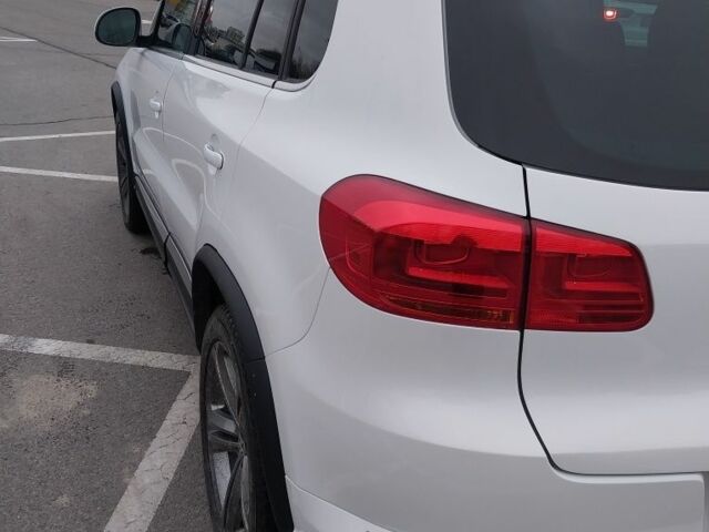 Белый Фольксваген Тигуан, объемом двигателя 2 л и пробегом 138 тыс. км за 12700 $, фото 5 на Automoto.ua