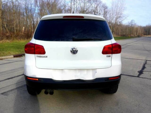 Білий Фольксваген Тігуан, об'ємом двигуна 2 л та пробігом 70 тис. км за 7000 $, фото 3 на Automoto.ua