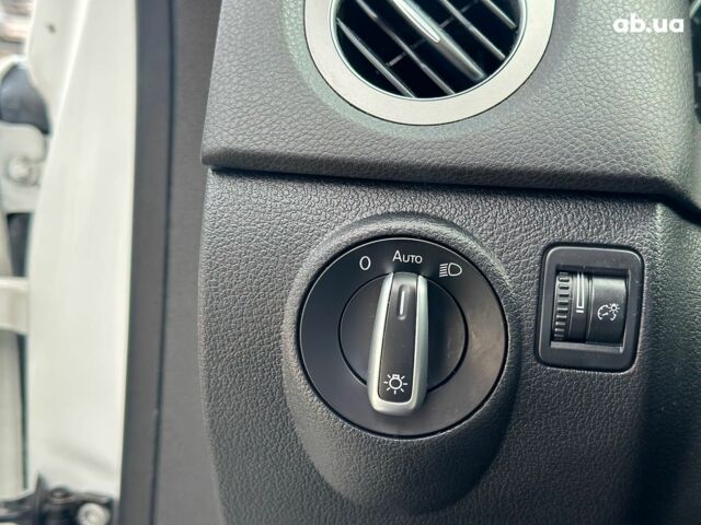 Белый Фольксваген Тигуан, объемом двигателя 2 л и пробегом 152 тыс. км за 15290 $, фото 17 на Automoto.ua