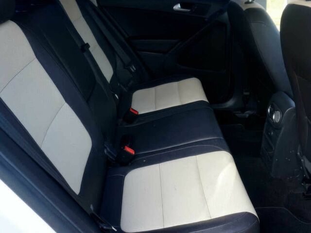 Белый Фольксваген Тигуан, объемом двигателя 2 л и пробегом 70 тыс. км за 8400 $, фото 10 на Automoto.ua