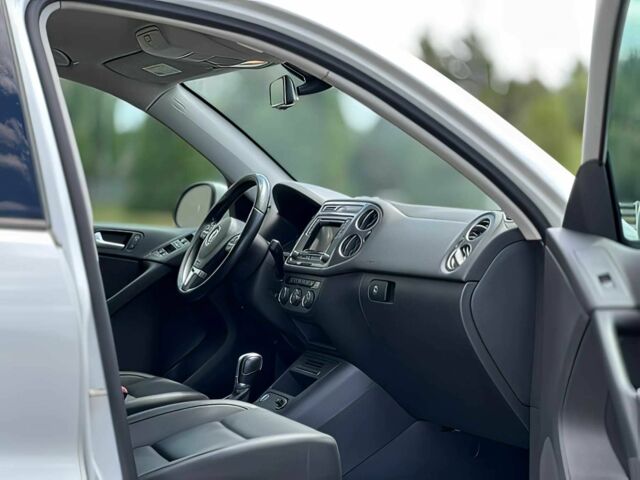 Белый Фольксваген Тигуан, объемом двигателя 2 л и пробегом 80 тыс. км за 6000 $, фото 9 на Automoto.ua