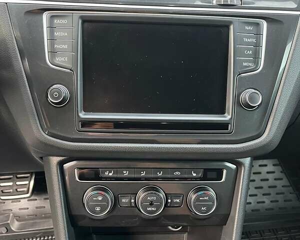 Білий Фольксваген Тігуан, об'ємом двигуна 2 л та пробігом 248 тис. км за 21500 $, фото 41 на Automoto.ua