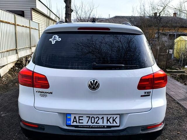 Белый Фольксваген Тигуан, объемом двигателя 2 л и пробегом 104 тыс. км за 14700 $, фото 1 на Automoto.ua