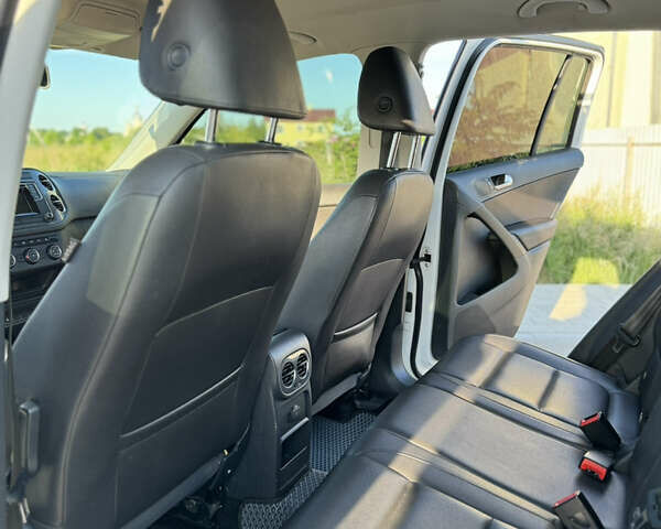 Білий Фольксваген Тігуан, об'ємом двигуна 1.98 л та пробігом 218 тис. км за 13400 $, фото 4 на Automoto.ua