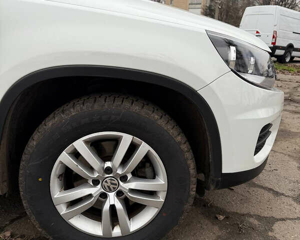 Білий Фольксваген Тігуан, об'ємом двигуна 2 л та пробігом 199 тис. км за 12900 $, фото 5 на Automoto.ua