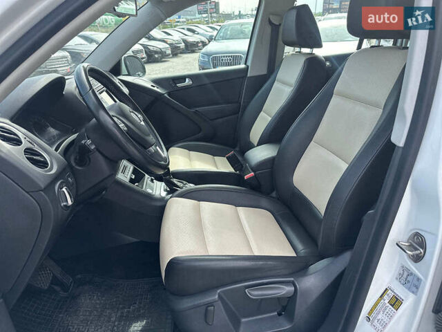 Білий Фольксваген Тігуан, об'ємом двигуна 2 л та пробігом 152 тис. км за 12300 $, фото 15 на Automoto.ua