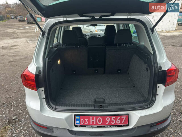 Білий Фольксваген Тігуан, об'ємом двигуна 2 л та пробігом 191 тис. км за 13500 $, фото 28 на Automoto.ua