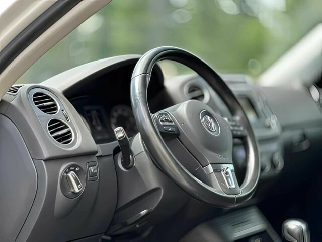 Белый Фольксваген Тигуан, объемом двигателя 2 л и пробегом 80 тыс. км за 6000 $, фото 7 на Automoto.ua