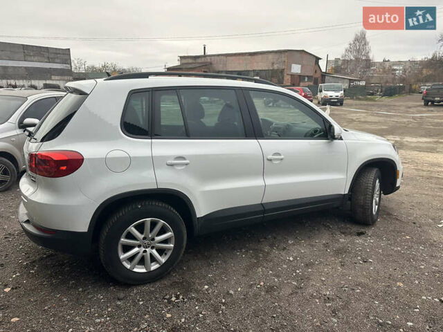 Білий Фольксваген Тігуан, об'ємом двигуна 2 л та пробігом 191 тис. км за 13500 $, фото 9 на Automoto.ua