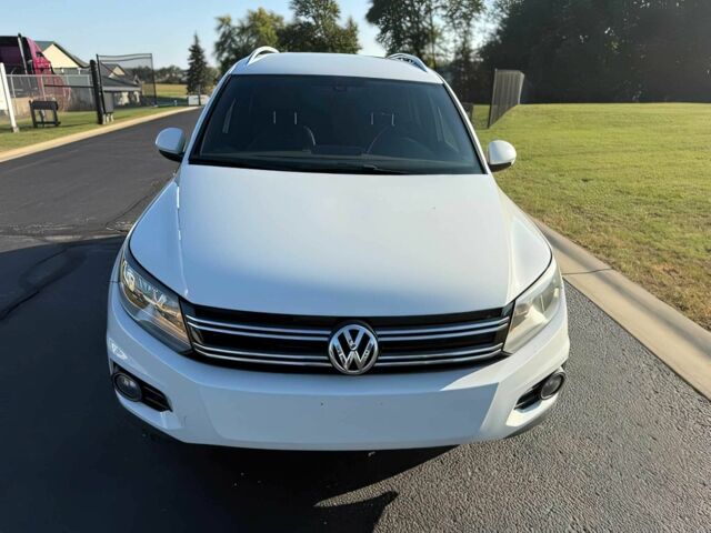 Белый Фольксваген Тигуан, объемом двигателя 2 л и пробегом 72 тыс. км за 5000 $, фото 6 на Automoto.ua