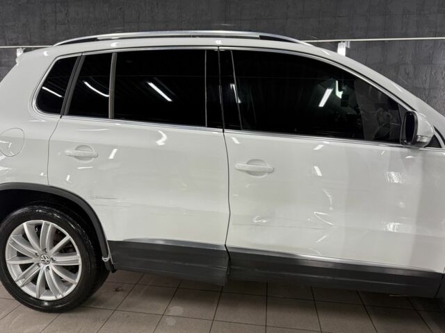 Белый Фольксваген Тигуан, объемом двигателя 2 л и пробегом 197 тыс. км за 14000 $, фото 3 на Automoto.ua