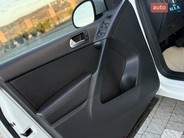 Белый Фольксваген Тигуан, объемом двигателя 1.98 л и пробегом 118 тыс. км за 11750 $, фото 22 на Automoto.ua