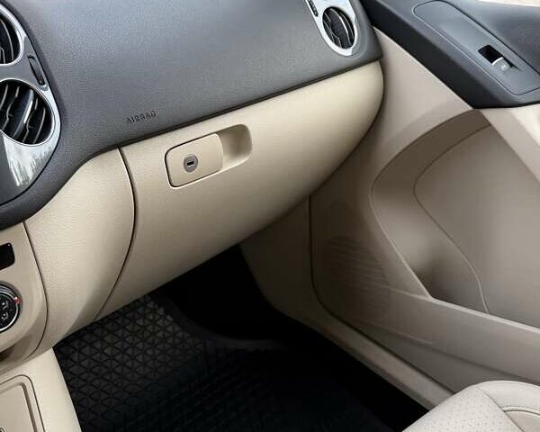 Белый Фольксваген Тигуан, объемом двигателя 1.98 л и пробегом 105 тыс. км за 16000 $, фото 18 на Automoto.ua