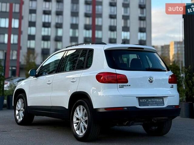 Білий Фольксваген Тігуан, об'ємом двигуна 2 л та пробігом 137 тис. км за 13800 $, фото 16 на Automoto.ua