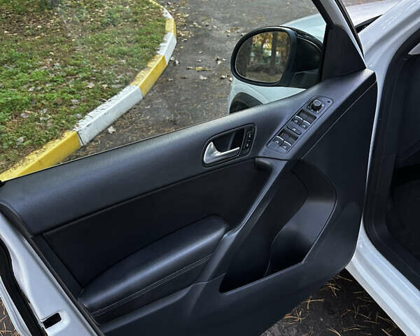 Білий Фольксваген Тігуан, об'ємом двигуна 1.98 л та пробігом 113 тис. км за 16300 $, фото 6 на Automoto.ua