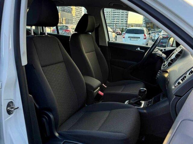 Білий Фольксваген Тігуан, об'ємом двигуна 2 л та пробігом 137 тис. км за 13800 $, фото 18 на Automoto.ua