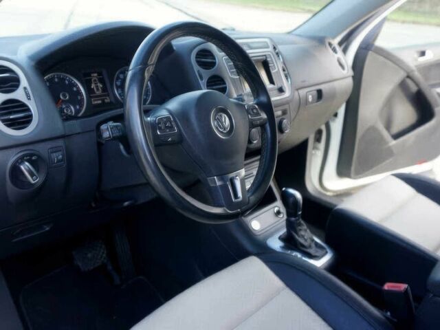 Белый Фольксваген Тигуан, объемом двигателя 2 л и пробегом 70 тыс. км за 8400 $, фото 6 на Automoto.ua