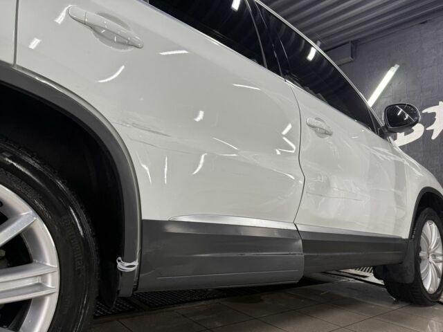 Белый Фольксваген Тигуан, объемом двигателя 2 л и пробегом 197 тыс. км за 14000 $, фото 5 на Automoto.ua