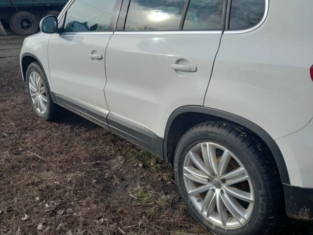 Білий Фольксваген Тігуан, об'ємом двигуна 2 л та пробігом 103 тис. км за 16500 $, фото 10 на Automoto.ua