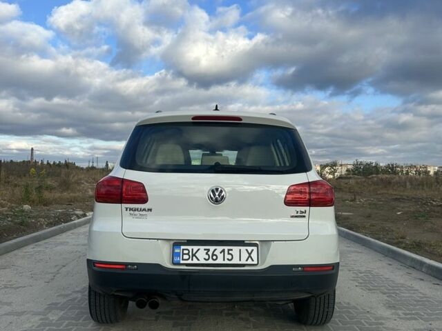 Белый Фольксваген Тигуан, объемом двигателя 2 л и пробегом 170 тыс. км за 12500 $, фото 3 на Automoto.ua