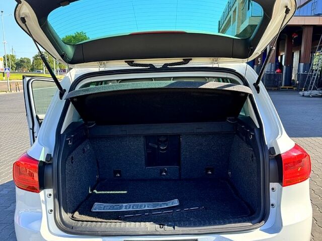 Белый Фольксваген Тигуан, объемом двигателя 2 л и пробегом 150 тыс. км за 12500 $, фото 3 на Automoto.ua