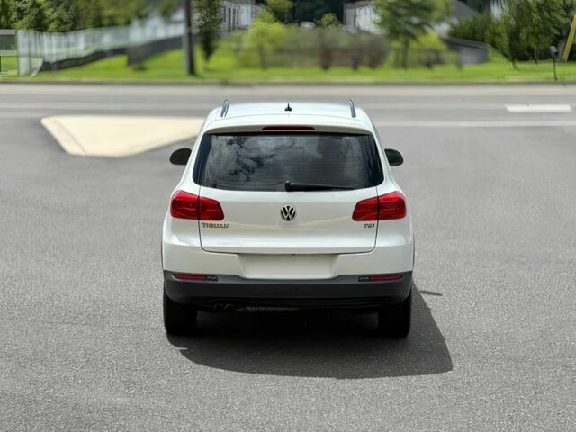 Белый Фольксваген Тигуан, объемом двигателя 2 л и пробегом 80 тыс. км за 6000 $, фото 4 на Automoto.ua