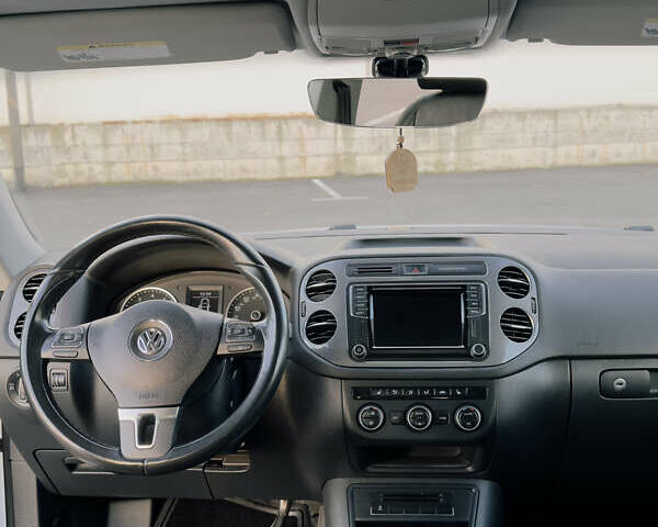 Білий Фольксваген Тігуан, об'ємом двигуна 2 л та пробігом 68 тис. км за 16500 $, фото 22 на Automoto.ua